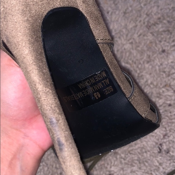 Heels - Picture 4 of 4